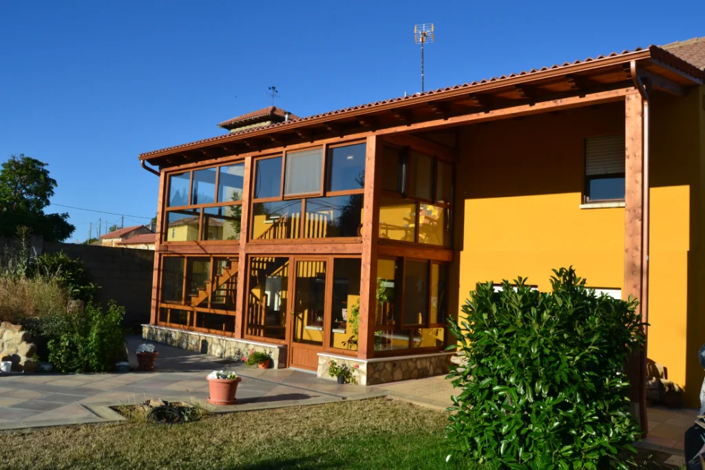 entrada a Las Casitas del Grupo Campolar