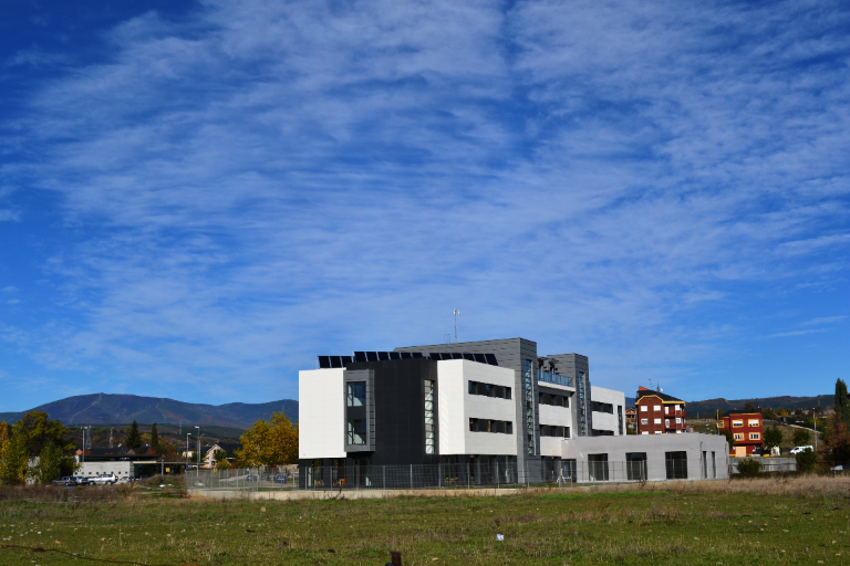 imagen desde lejos del centro residencial Campolar Bierzo