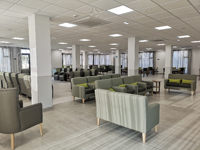 sala de estar con sofás y mesas al fondo en Campolar del Paramo