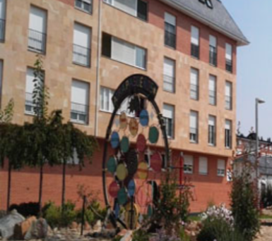fachada edificio de viviendas tuteladas en El Bierzo